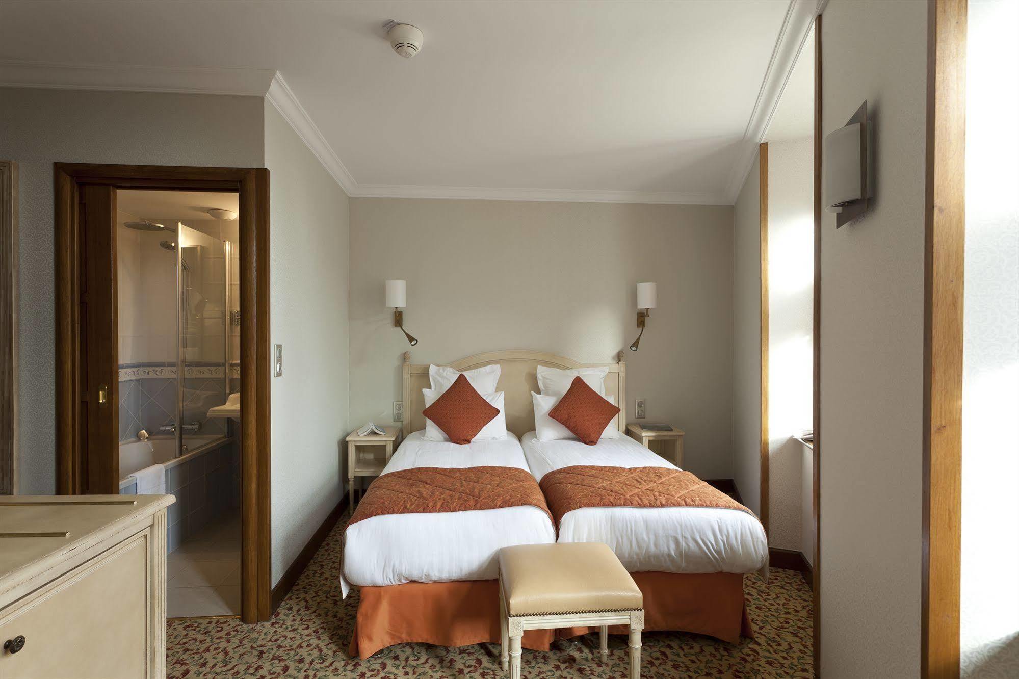 Mont-Saint-Michel Auberge Saint Pierre מראה חיצוני תמונה